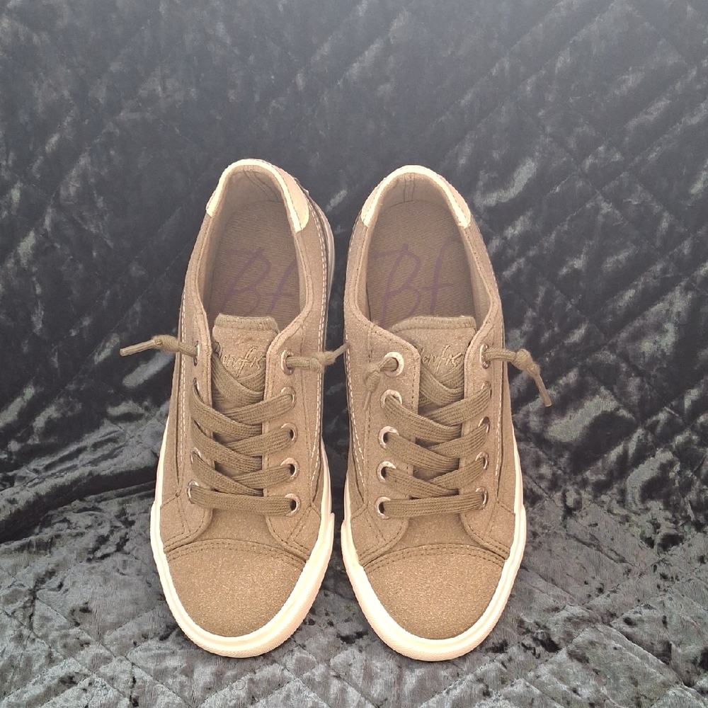Stylish Women's Sneakers in Olive Green
